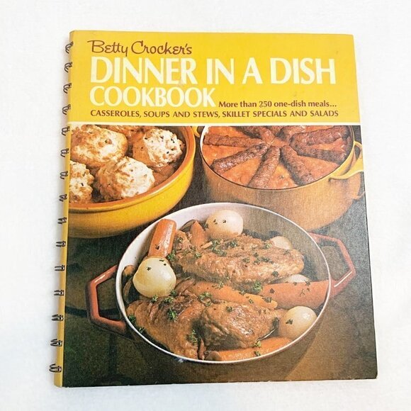 Vintage Betty Crocker's Dinner in a Dish Cookbook Eighth Printing 1973 - Picture 1 of 5